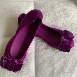 NEVER WORN TORY BURCH FLATS!!!